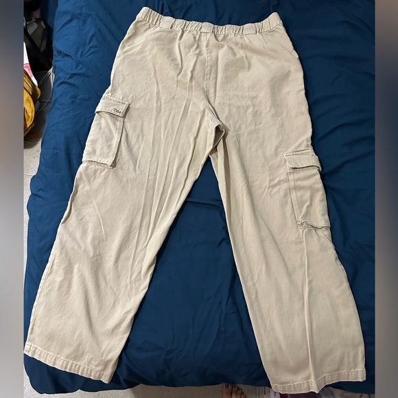 Aritzia TNA Beige Cargo Pants - Picture 5 of 5